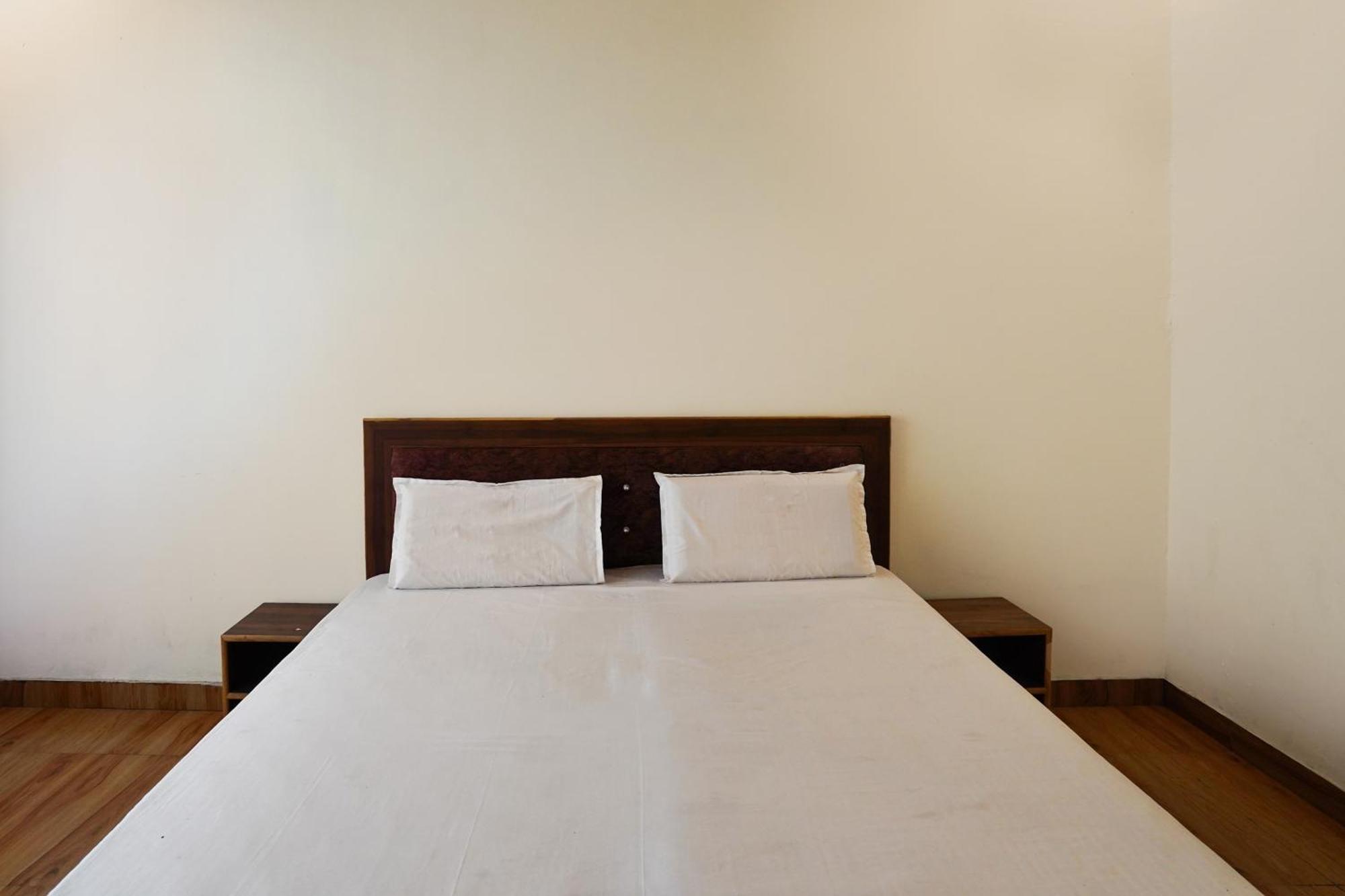 Hotel O R G Farm House Meerut Extérieur photo