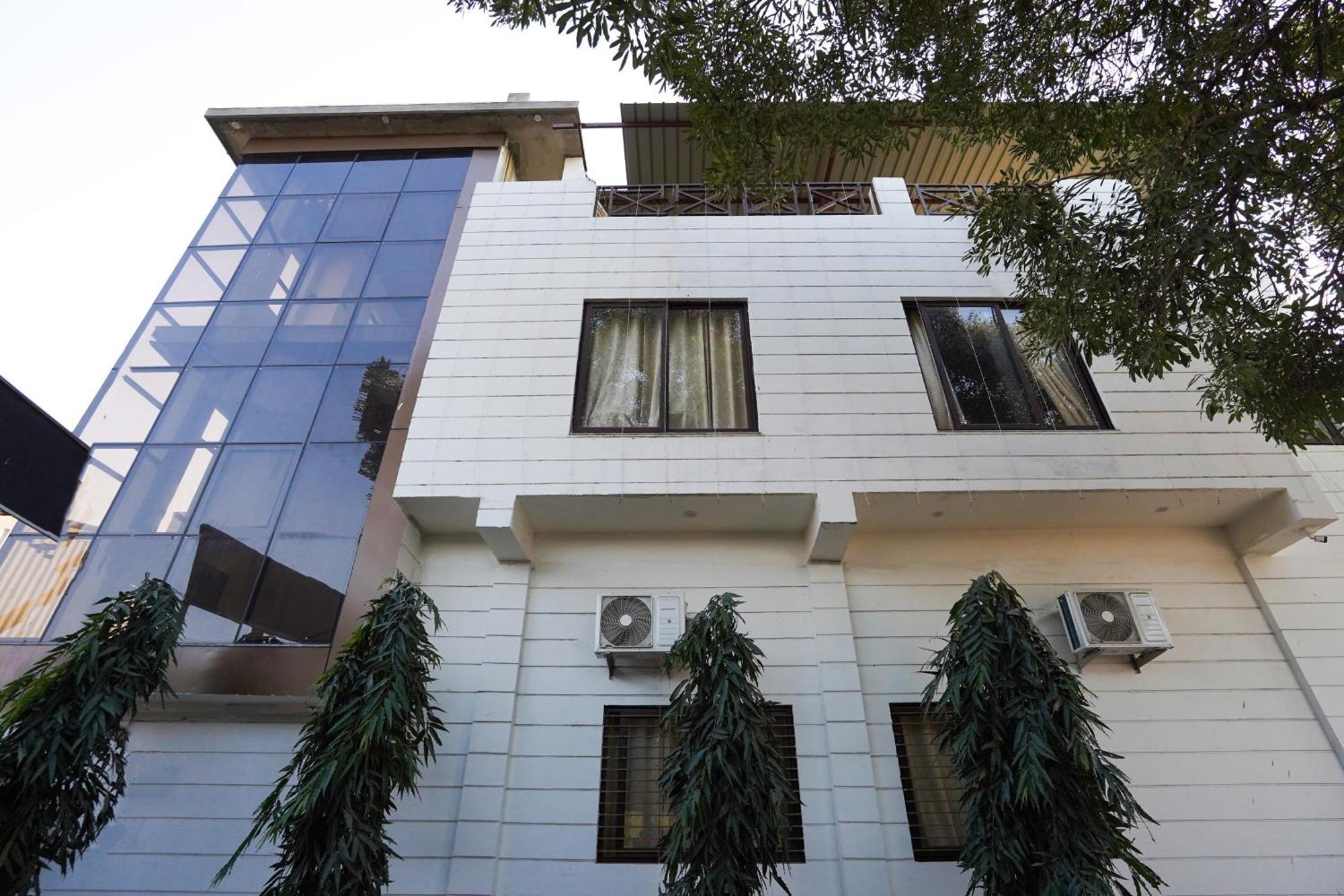 Hotel O R G Farm House Meerut Extérieur photo